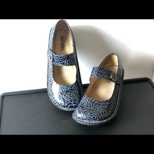 Women’s professional shoes